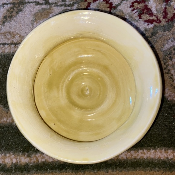 Pastel Yellow Glazed Studio Pottery Bowl -Unsigned. Unique Shallow Bowl - Picture 4 of 6
